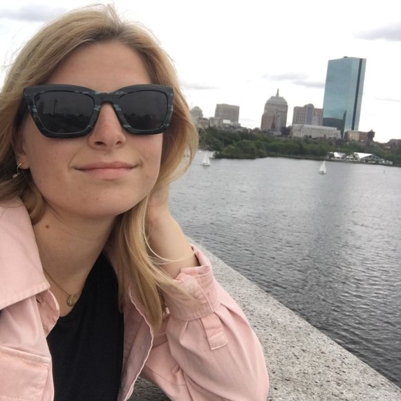 Meet your Posher, Lauren - Picture 2 of 8